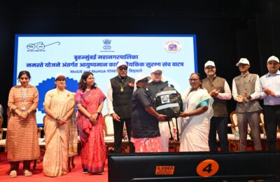 Maharashtra Governor and dignitaries at TB Free Mumbai health camp for women waste pickers